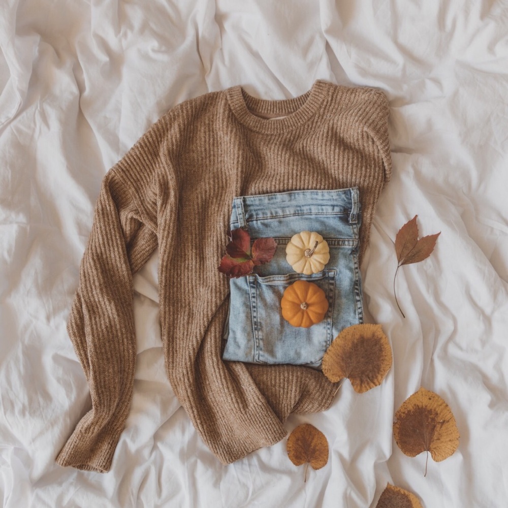 SWEATER MYSTERY BOX - Picture 4 of 13